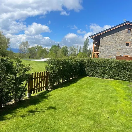 Con Piscina Cerca De Llivia 아파트
